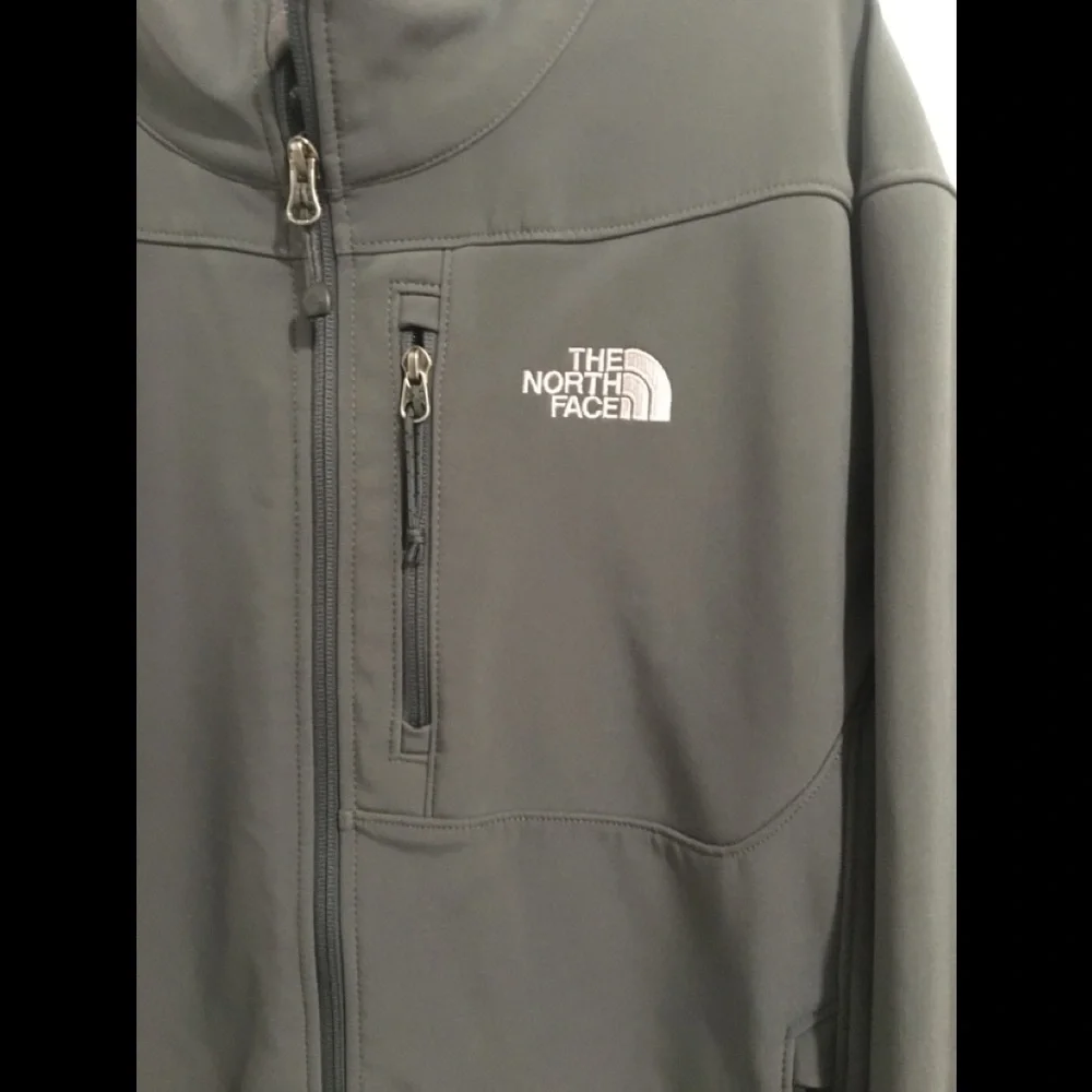 25. North Face Men’s Apex Bionic Doft Shell Jacket L